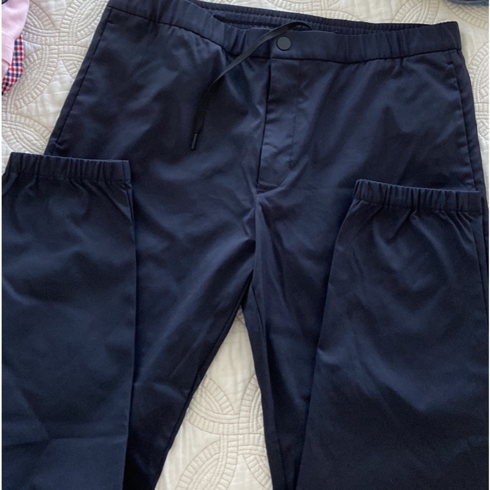 Men’s large Theory navy joggers